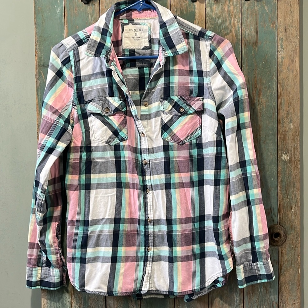 Sonoma women’s medium long sleeve plaid button up shirt